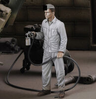 Soldier spray painting - Image 1